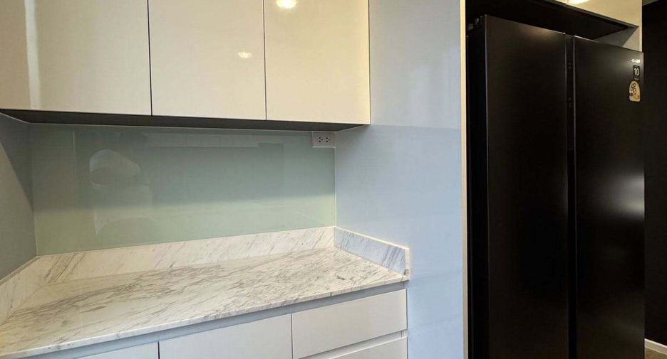 For rent 3 bedrooms condo in Huai Khwang, Bangkok