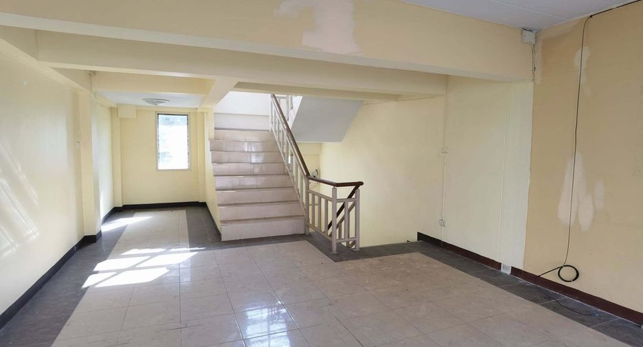 For sale 9 bedrooms retail Space in Mueang Chiang Mai, Chiang Mai