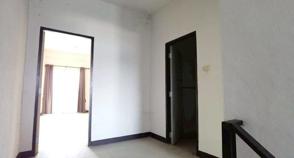 À vendre 2 chambres maison de ville à Hang Dong, Chiang Mai