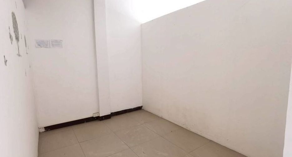 À vendre 2 chambres maison de ville à Hang Dong, Chiang Mai