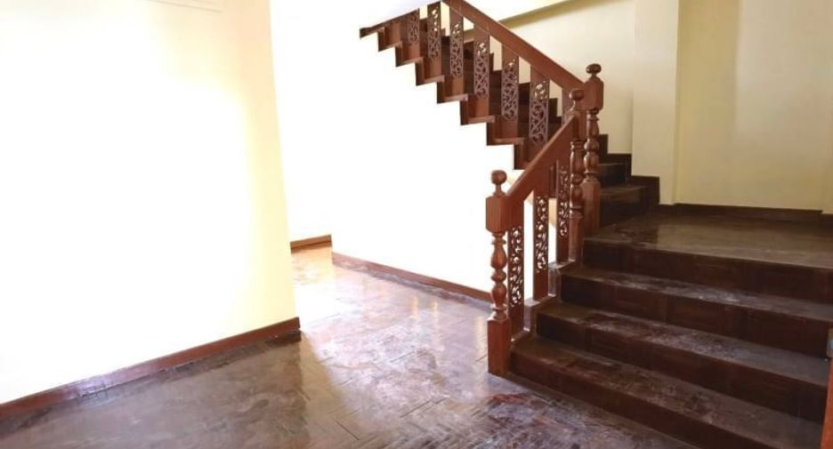 Reihenhaus zum Kauf mit 4 Zimmer in Mueang Chiang Mai, Chiang Mai