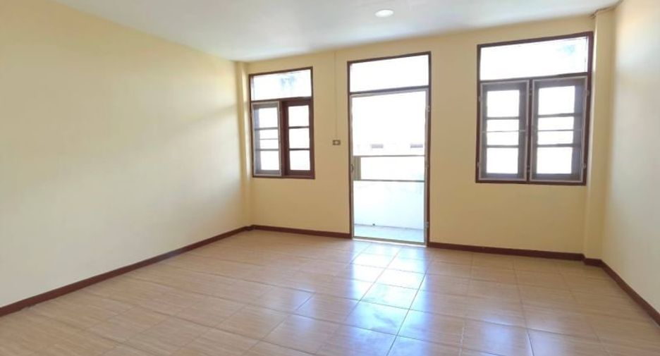 Reihenhaus zum Kauf mit 4 Zimmer in Mueang Chiang Mai, Chiang Mai