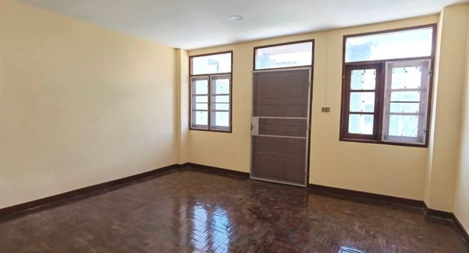 Reihenhaus zum Kauf mit 4 Zimmer in Mueang Chiang Mai, Chiang Mai