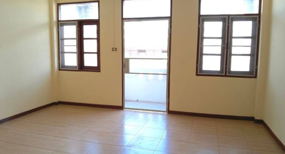 Reihenhaus zum Kauf mit 4 Zimmer in Mueang Chiang Mai, Chiang Mai