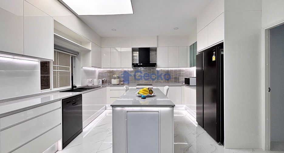 For sale 3 bedrooms house in Bang Lamung, Chonburi
