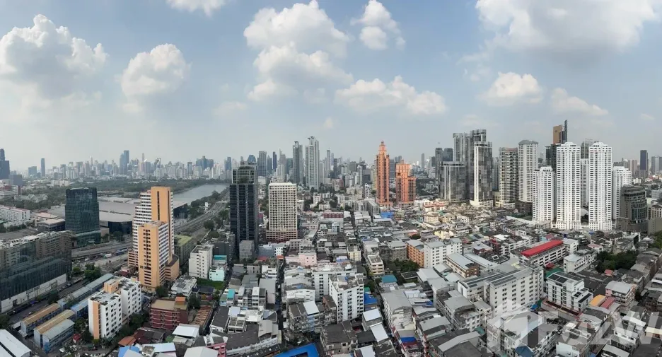 For rent 2 bedrooms condo in Khlong Toei, Bangkok