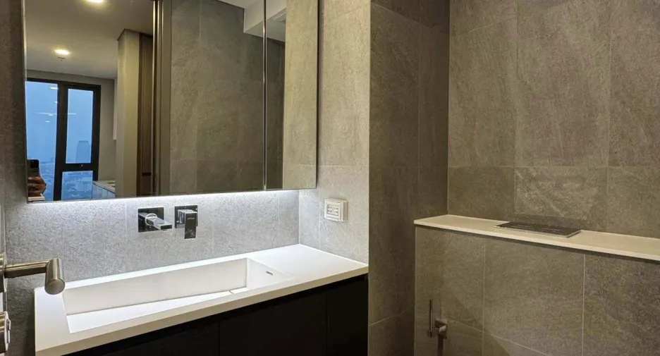 For rent 2 bedrooms condo in Khlong Toei, Bangkok
