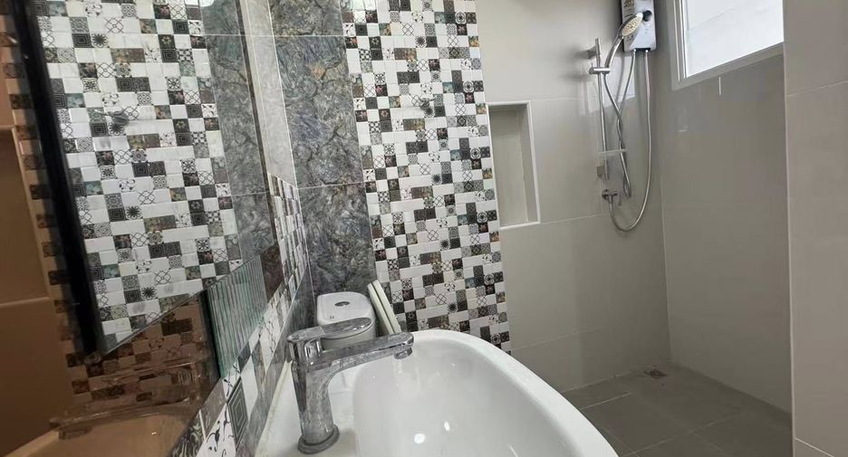 Haus zum Kauf mit 4 Zimmer in Bang Lamung, Chonburi