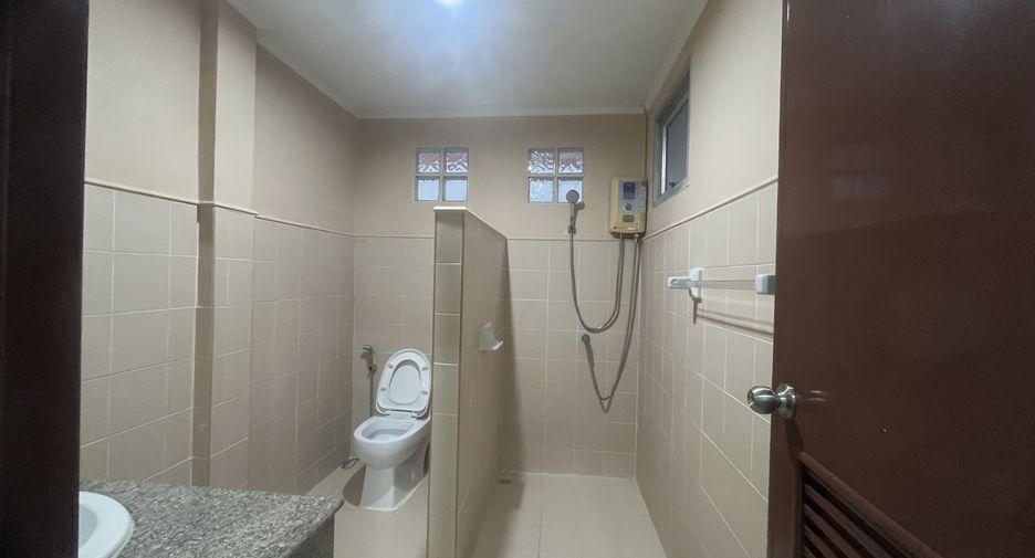 For rent 2 bedrooms townhouse in Bang Lamung, Chonburi