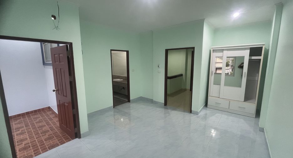For rent 2 bedrooms townhouse in Bang Lamung, Chonburi