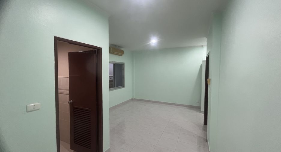 For rent 2 bedrooms townhouse in Bang Lamung, Chonburi