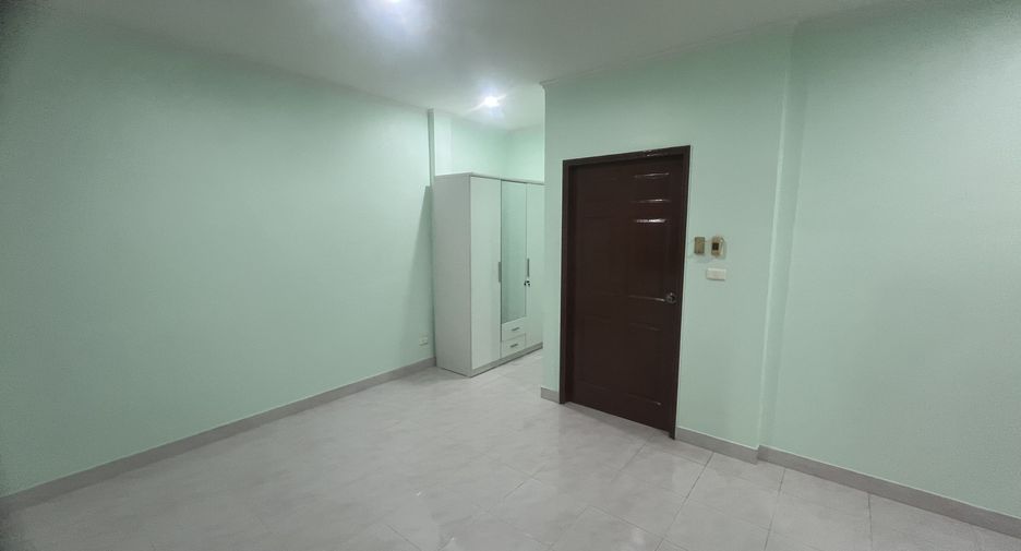 For rent 2 bedrooms townhouse in Bang Lamung, Chonburi