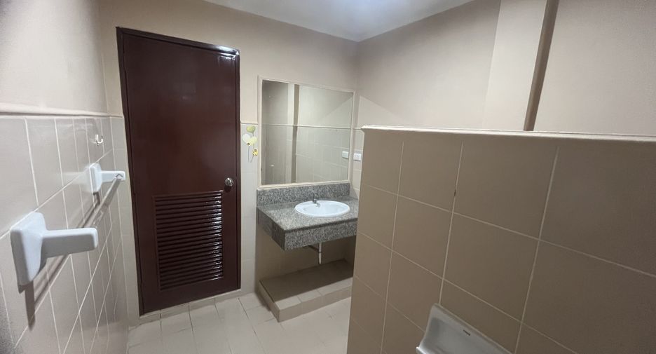 For rent 2 bedrooms townhouse in Bang Lamung, Chonburi