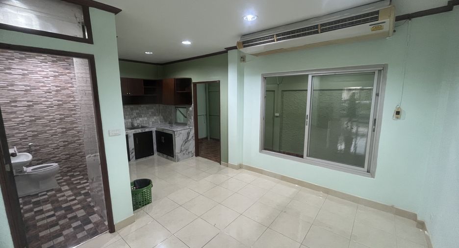 For rent 2 bedrooms townhouse in Bang Lamung, Chonburi