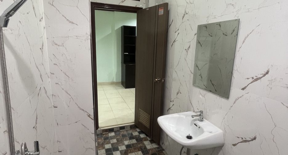 For rent 2 bedrooms townhouse in Bang Lamung, Chonburi