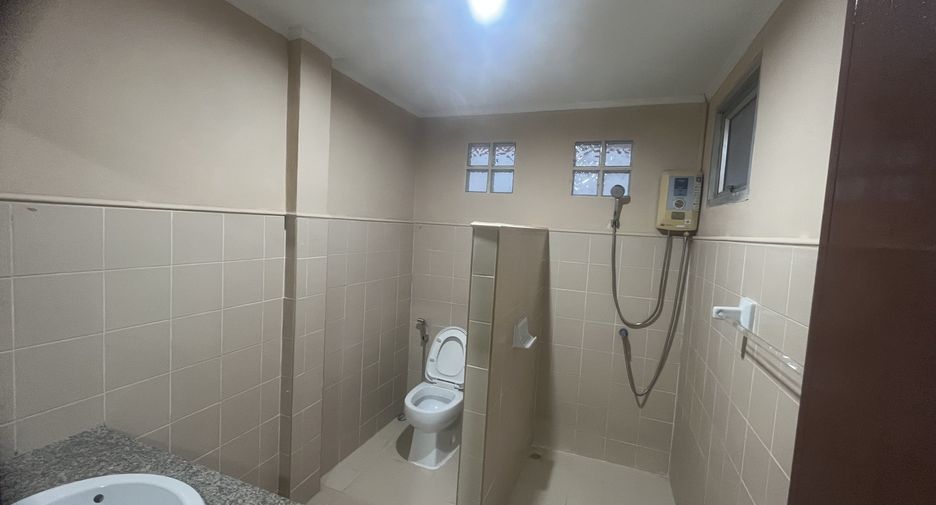 For rent 2 bedrooms townhouse in Bang Lamung, Chonburi