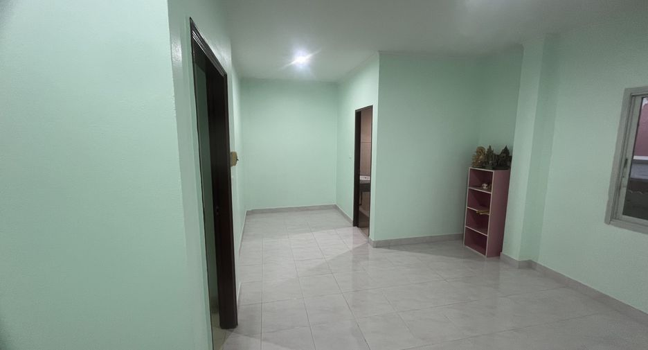 For rent 2 bedrooms townhouse in Bang Lamung, Chonburi