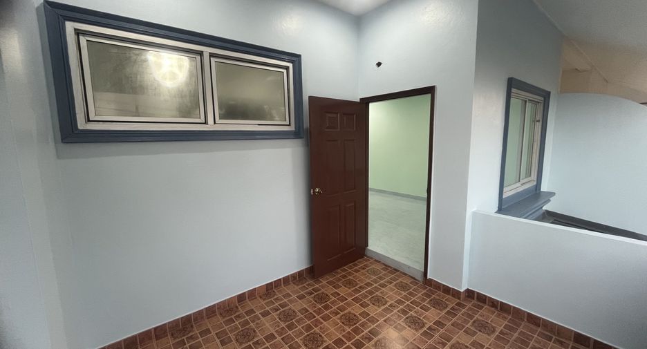 For rent 2 bedrooms townhouse in Bang Lamung, Chonburi
