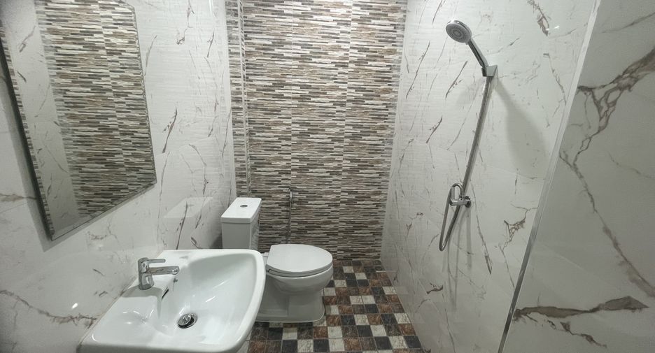 For rent 2 bedrooms townhouse in Bang Lamung, Chonburi