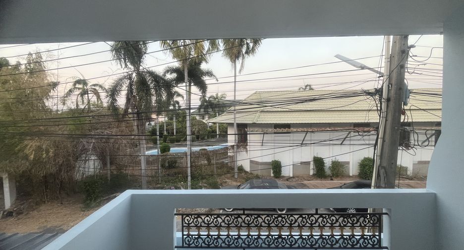 For rent 2 bedrooms townhouse in Bang Lamung, Chonburi