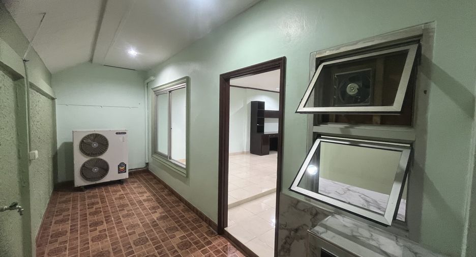For rent 2 bedrooms townhouse in Bang Lamung, Chonburi