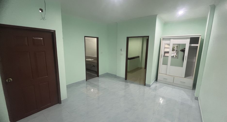 For rent 2 bedrooms townhouse in Bang Lamung, Chonburi