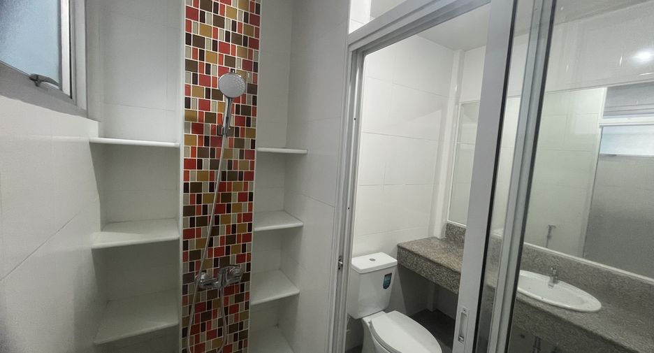 For rent 2 bedrooms townhouse in Bang Lamung, Chonburi