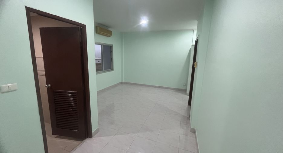 For rent 2 bedrooms townhouse in Bang Lamung, Chonburi