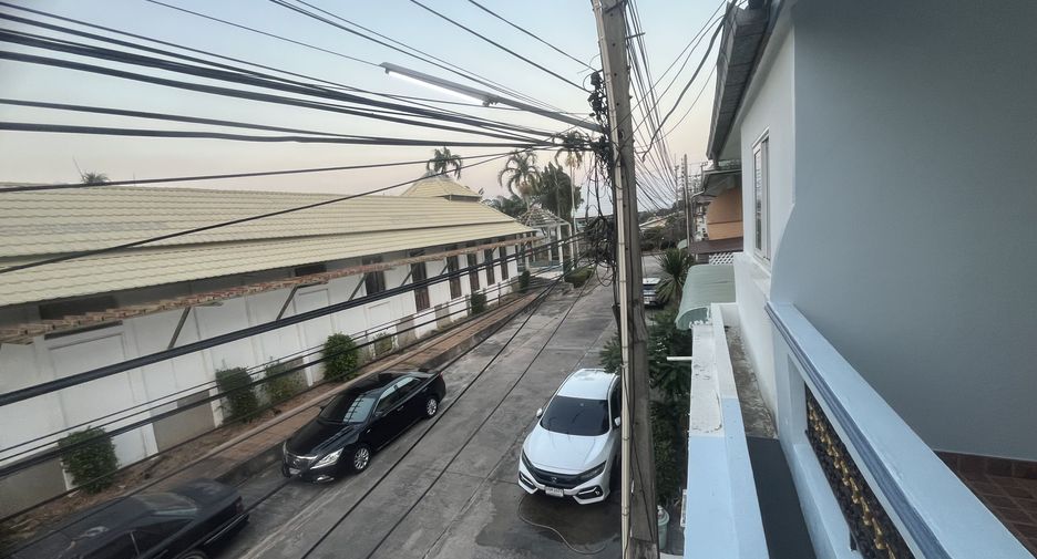 For rent 2 bedrooms townhouse in Bang Lamung, Chonburi