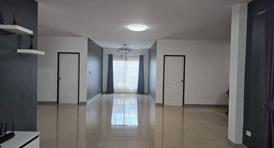 Villa zum Kauf mit 3 Zimmer in Bang Lamung, Chonburi