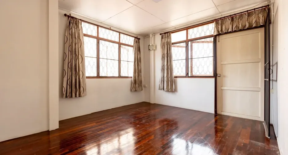For rent 6 bedrooms house in Mueang Chiang Mai, Chiang Mai