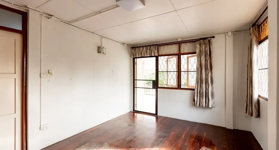 For rent 6 bedrooms house in Mueang Chiang Mai, Chiang Mai