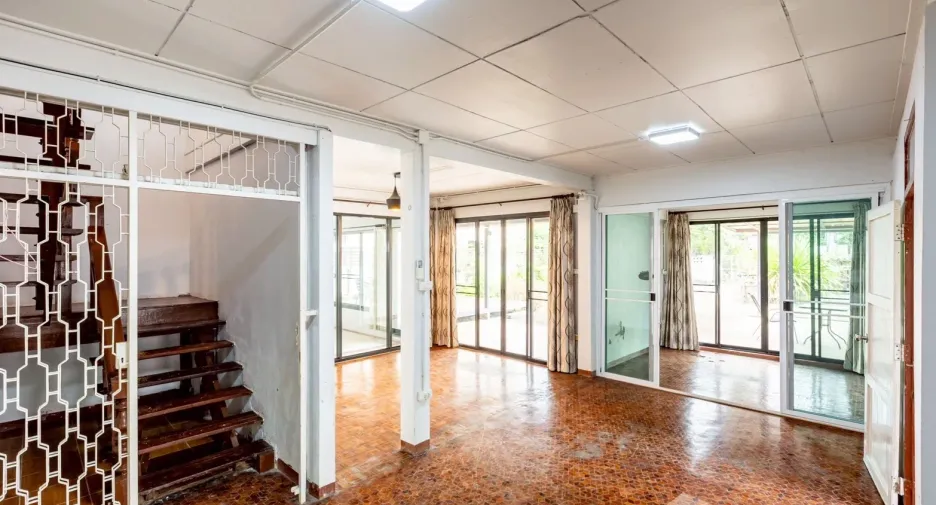 For rent 6 bedrooms house in Mueang Chiang Mai, Chiang Mai