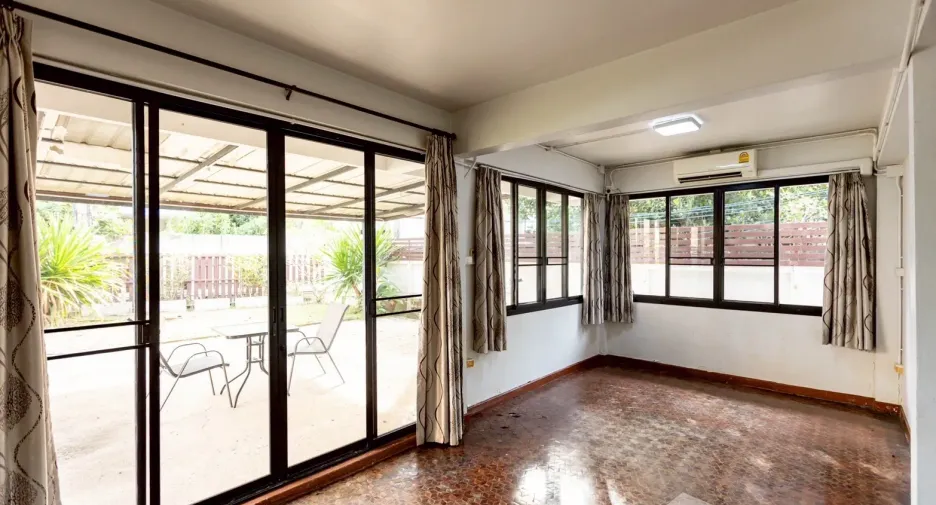 For rent 6 bedrooms house in Mueang Chiang Mai, Chiang Mai