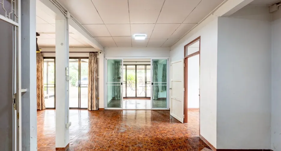 For rent 6 bedrooms house in Mueang Chiang Mai, Chiang Mai