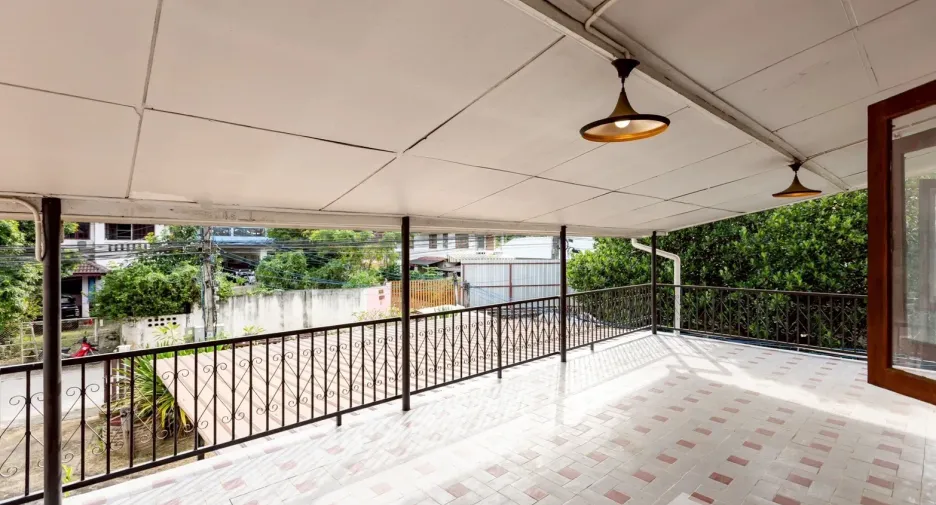 For rent 6 bedrooms house in Mueang Chiang Mai, Chiang Mai