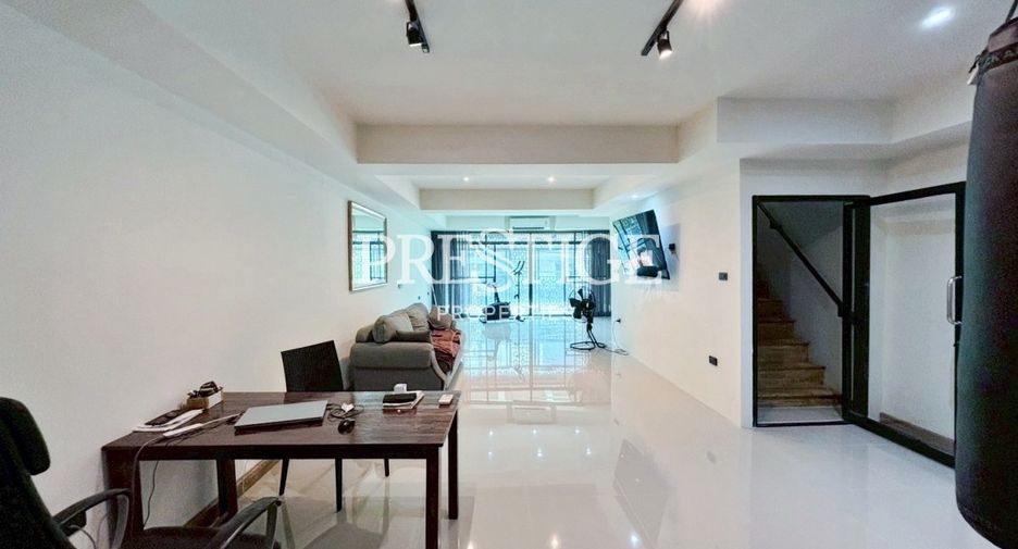 Gewerbefläche zum Kauf mit 3 Zimmer in Bang Lamung, Chonburi