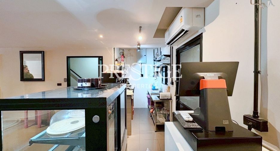 Gewerbefläche zum Kauf mit 3 Zimmer in Bang Lamung, Chonburi