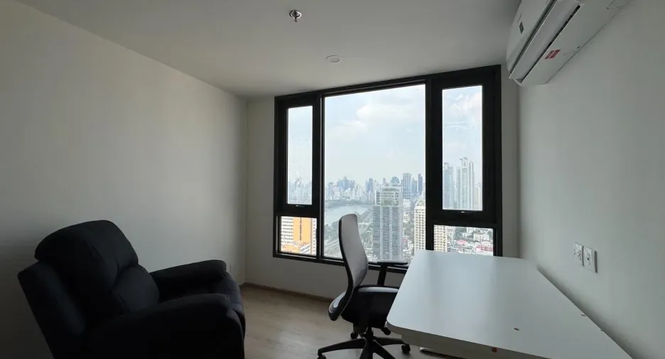 For rent 2 bedrooms condo in Khlong Toei, Bangkok