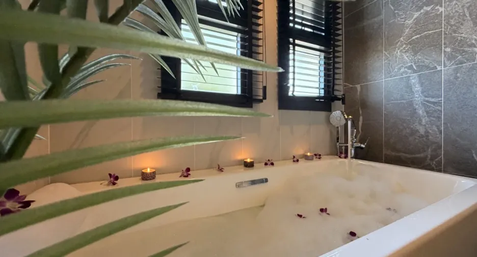 For sale and for rent 6 bedrooms villa in Mueang Phuket, Phuket