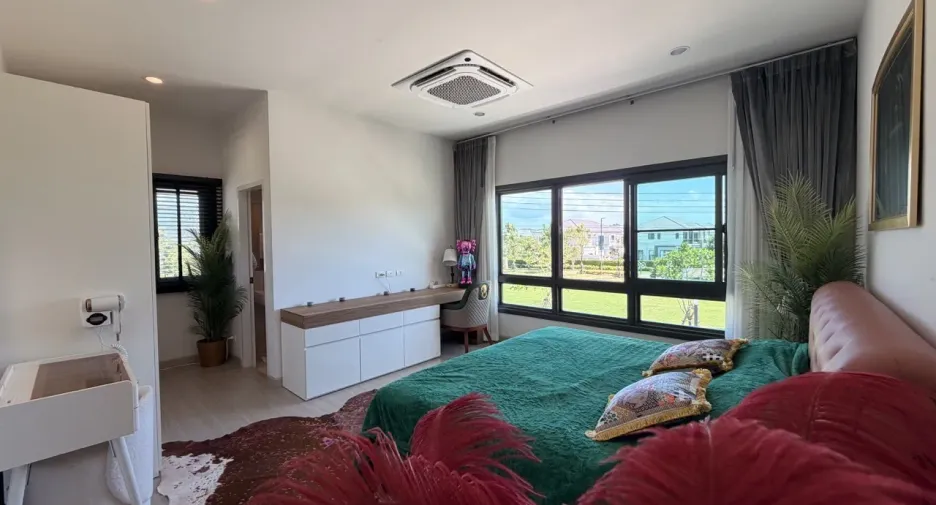 For sale and for rent 6 bedrooms villa in Mueang Phuket, Phuket