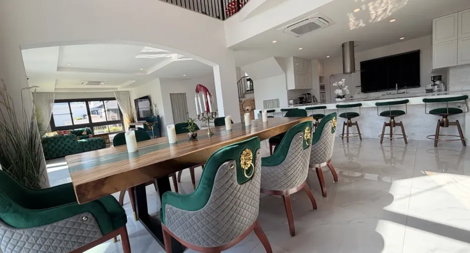For sale and for rent 6 bedrooms villa in Mueang Phuket, Phuket