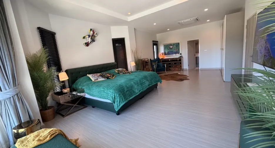 For sale and for rent 6 bedrooms villa in Mueang Phuket, Phuket