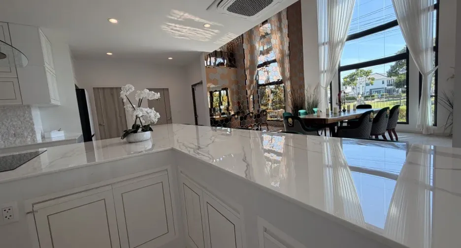 For sale and for rent 6 bedrooms villa in Mueang Phuket, Phuket