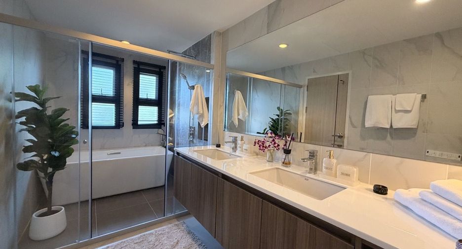 For sale and for rent 6 bedrooms villa in Mueang Phuket, Phuket