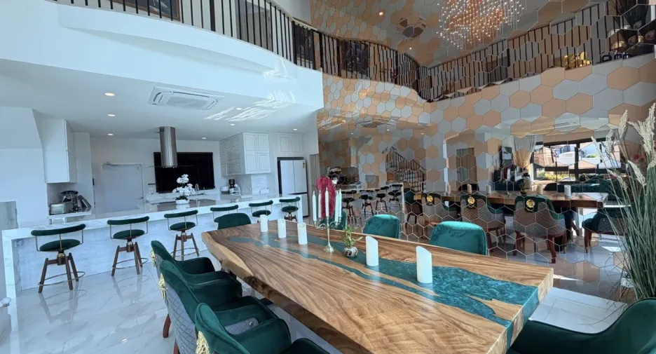 For sale and for rent 6 bedrooms villa in Mueang Phuket, Phuket