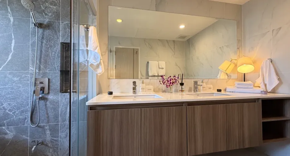 For sale and for rent 6 bedrooms villa in Mueang Phuket, Phuket