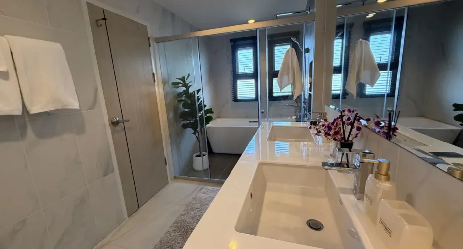 For sale and for rent 6 bedrooms villa in Mueang Phuket, Phuket