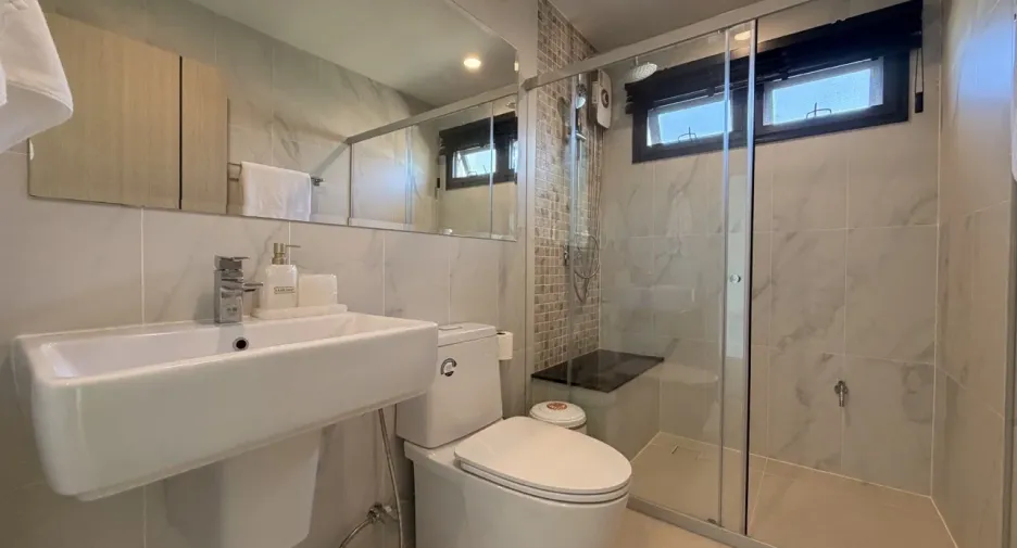 For sale and for rent 6 bedrooms villa in Mueang Phuket, Phuket