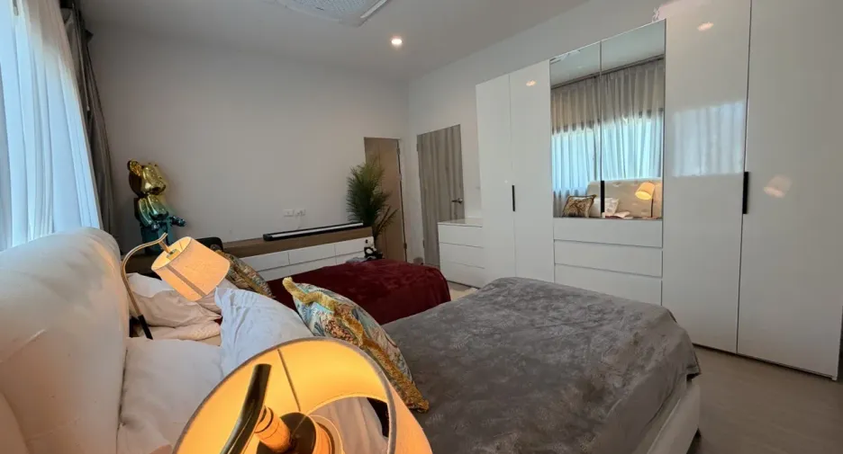 For sale and for rent 6 bedrooms villa in Mueang Phuket, Phuket
